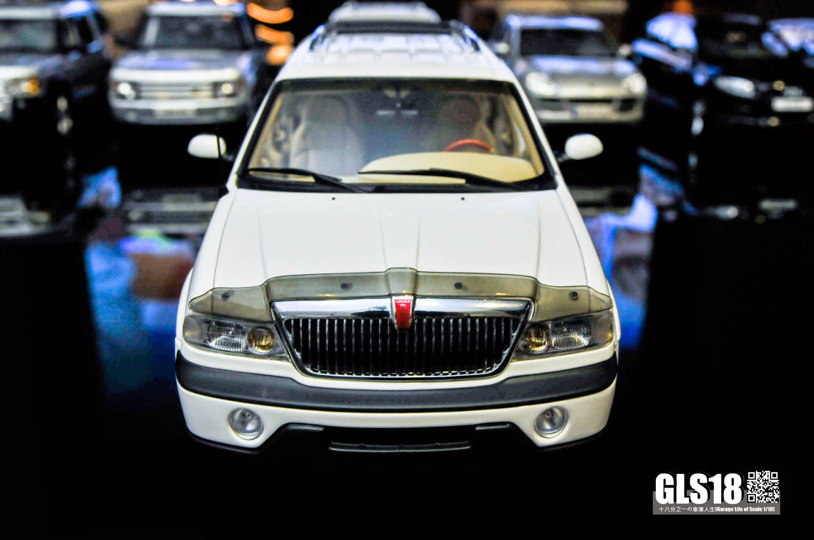 [1/18] Lincoln Navigator (UN173) by AUTOart DX Trucks SUV Haulers