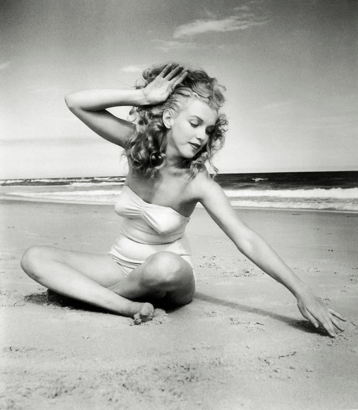 http://3.bp.blogspot.com/-vrDS4RMW7R4/UAad5DAPs7I/AAAAAAAANRY/KI5RpKF_HU0/s1600/35092_MarilynMonroe_1949BeachPhotoshoot18_122_542lo.jpg