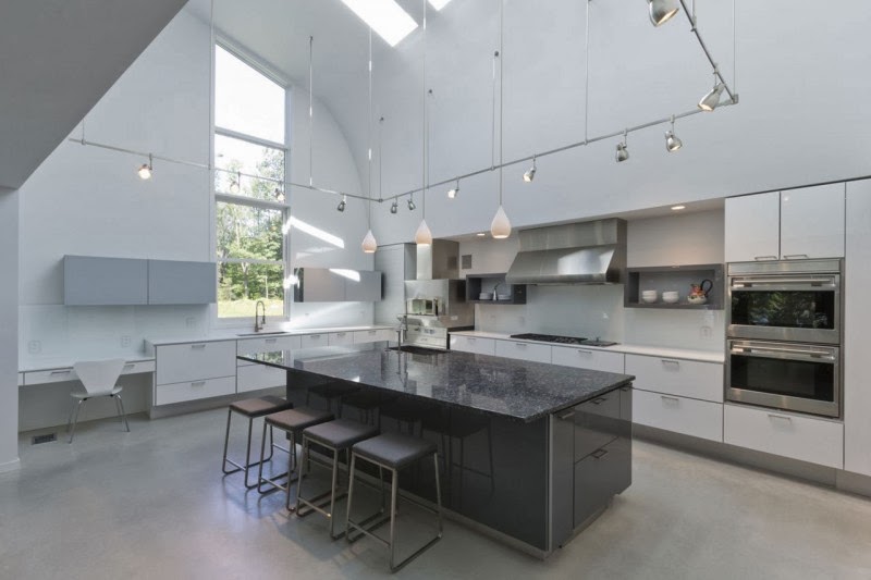 Hogares Frescos: Casa Familiar Arbolada con Vistas Impresionantes a las