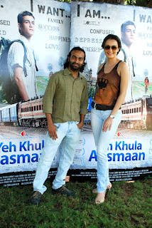 Casts of Film 'Yeh Khula Aasmaan' flew kites