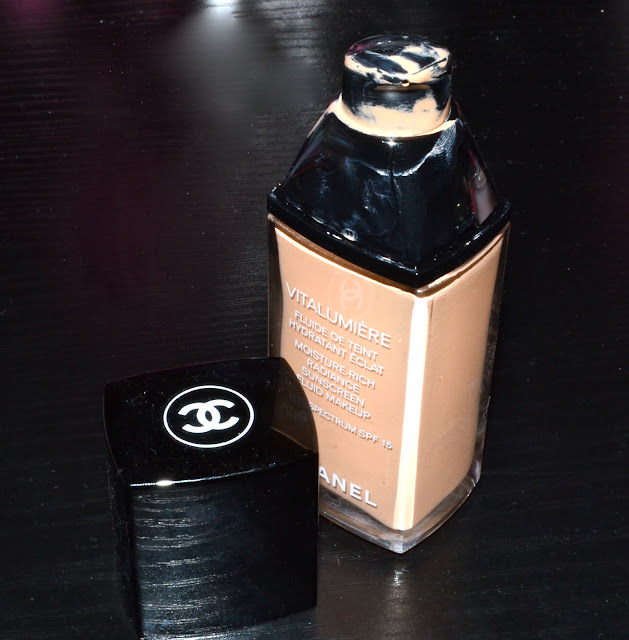 The Girl In The Green Scarf: Review; Chanel Vitalumiere Moisture Rich  Foundation