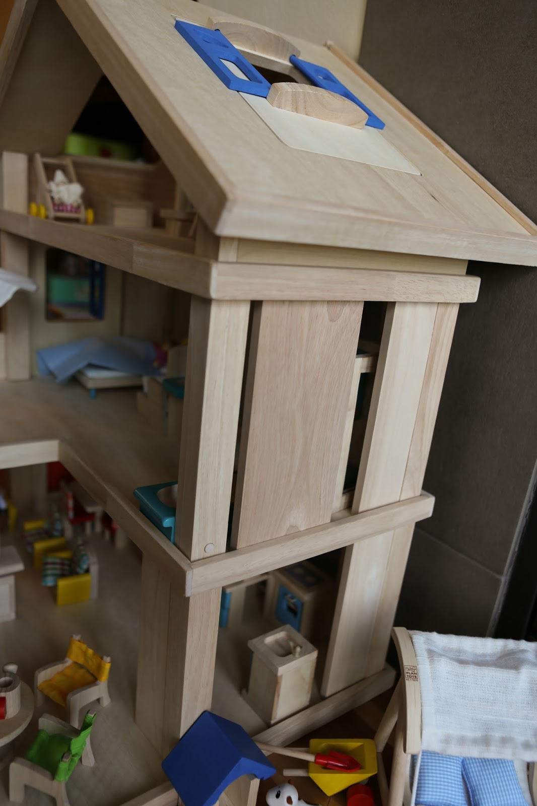 hape geometric dollhouse