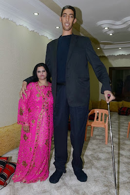 WOW! Meet The World's Tallest Man and His Beautiful Wife 