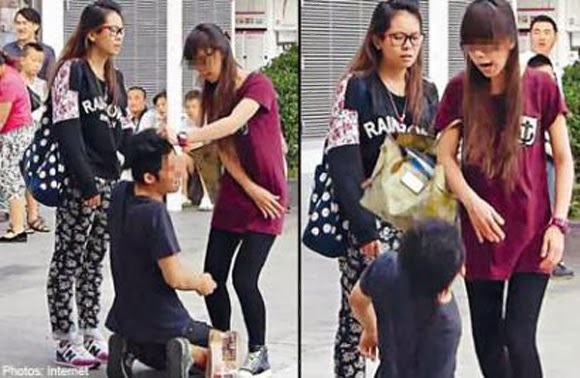 Cô gái tát và mắng liên tiếp vào mặt bạn trai đang quì 12