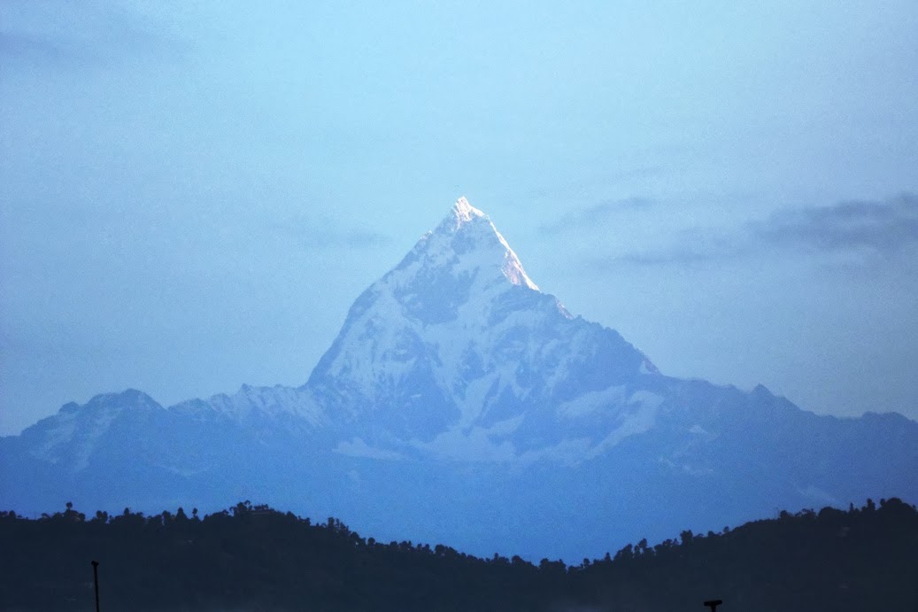 Pokhara'da otel penceresinden Fishtail