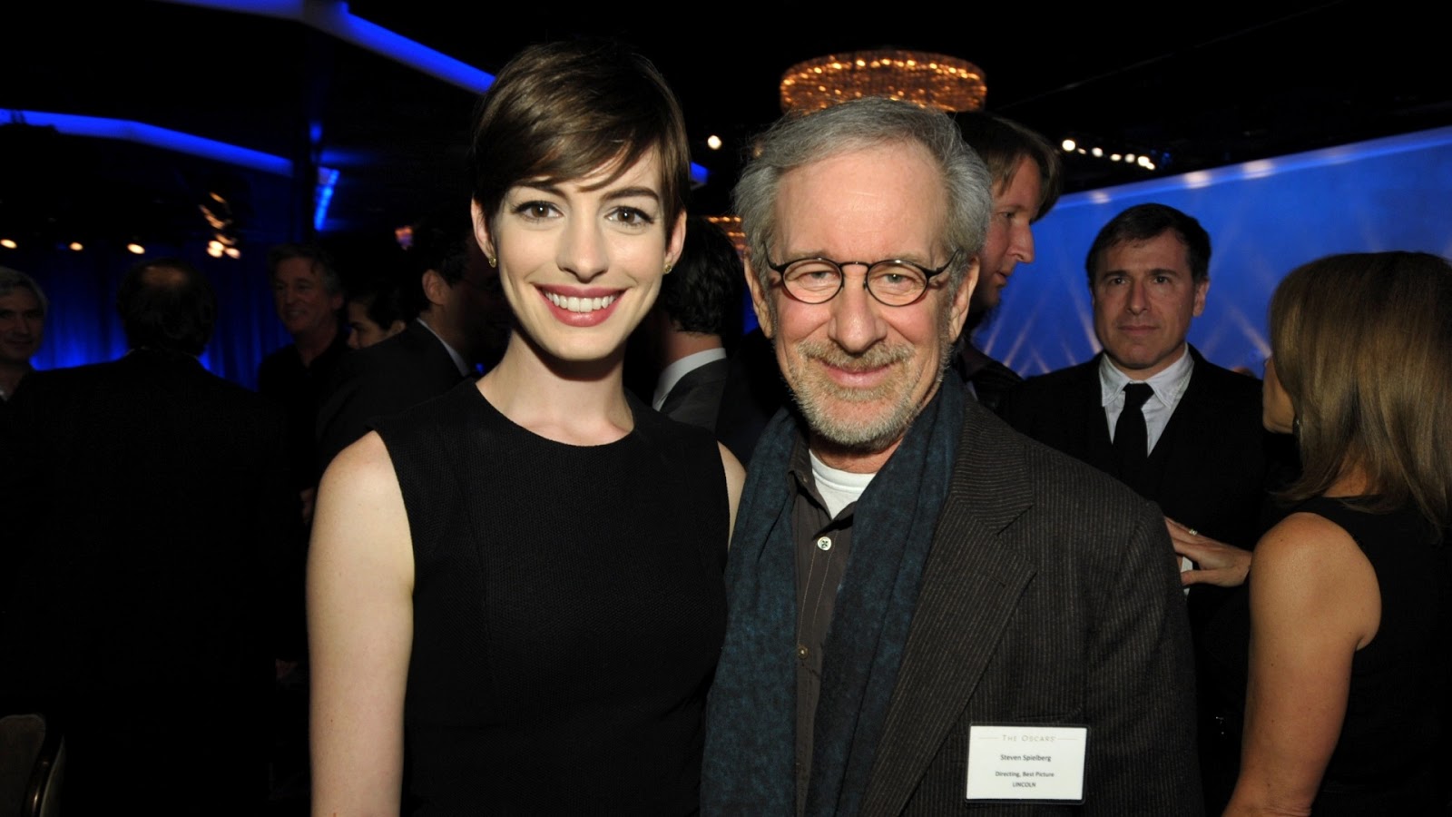 http://3.bp.blogspot.com/-vujdINLcynk/USvUj5b8vvI/AAAAAAAAGaY/npLsbQEOiPc/s1600/4fev2013---anne-hathaway-e-steven-spielberg-participam-de-almoco-dos-indicados-ao-oscar-2013-1360023083183_1920x1080.jpg