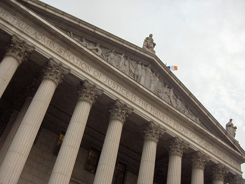 斯斯有兩種，依法行政也一樣