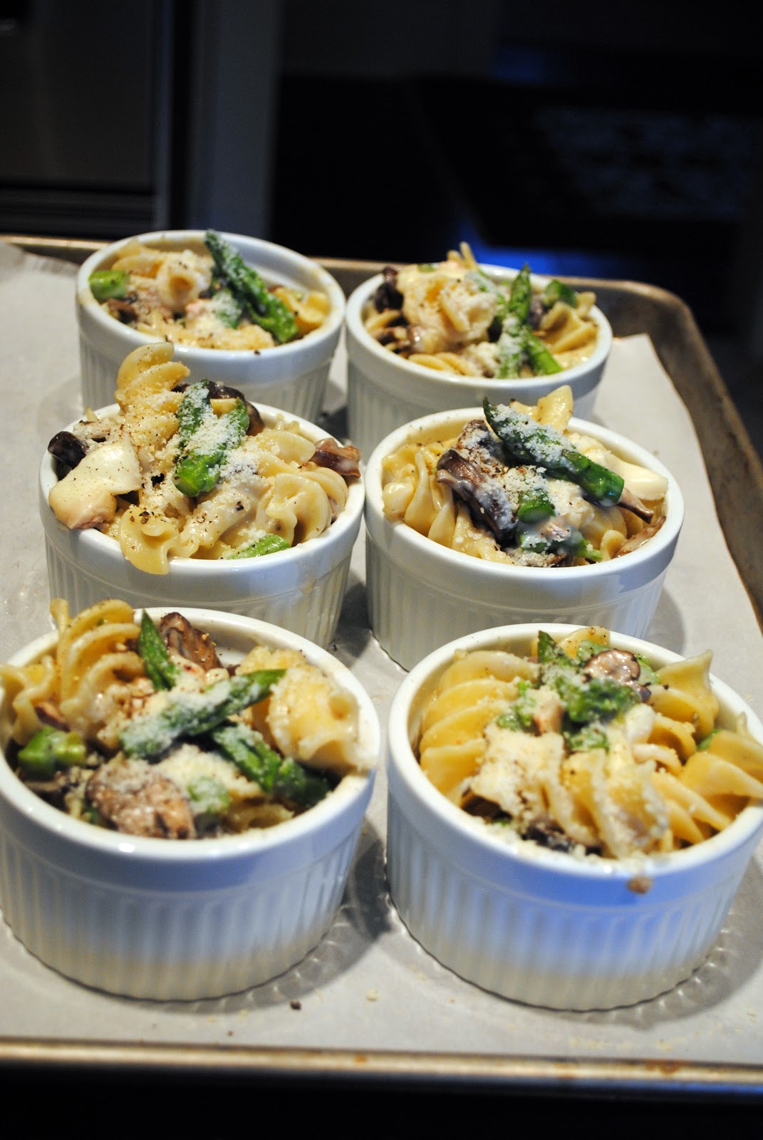 Macaroni con Formaggi (Taleggio), asparagi e funghi (Macaroni and