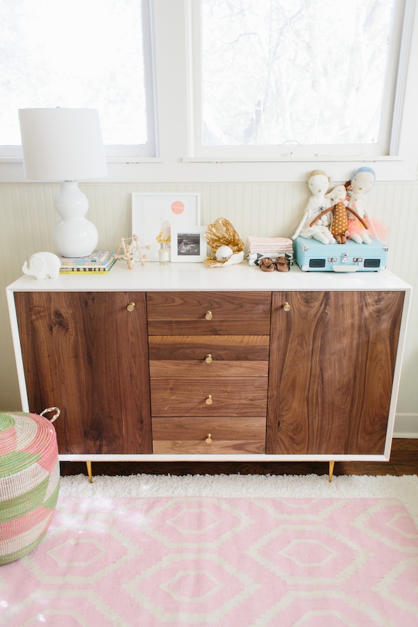 The Peak Of Très Chic Modern Sweet Nursery Design I Love That She Chose To Incorporate A Mid Century Modern Wooden Dresser In The Room And How Adorable Are Decorative Accessories On Top
