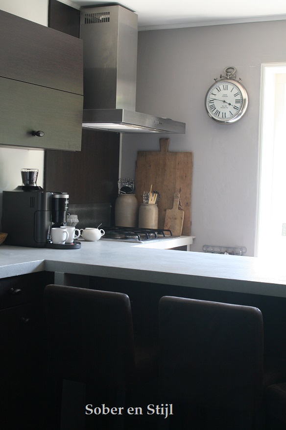 Keuken grijs verven: een grijze muur saai nee hoor villa d esta ...