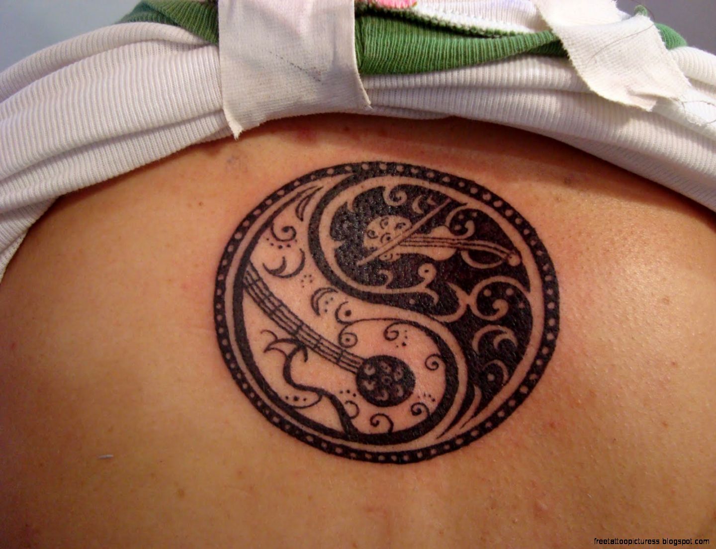 Minimalist Yin Yang Tattoo Designs - wide 9