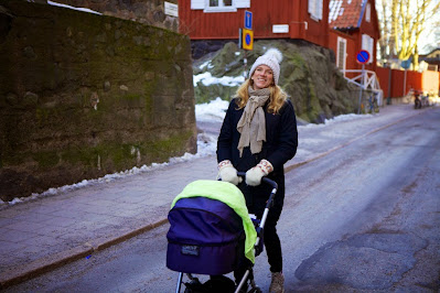 Lotta Löfwall på premiär tur med nya barnvagnen