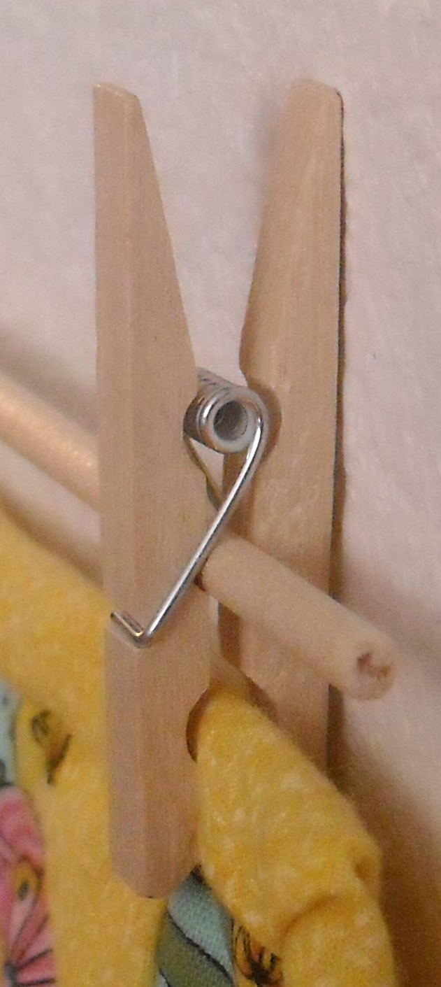 Crafter without a Cat Clothes Pin Quilt Hangers