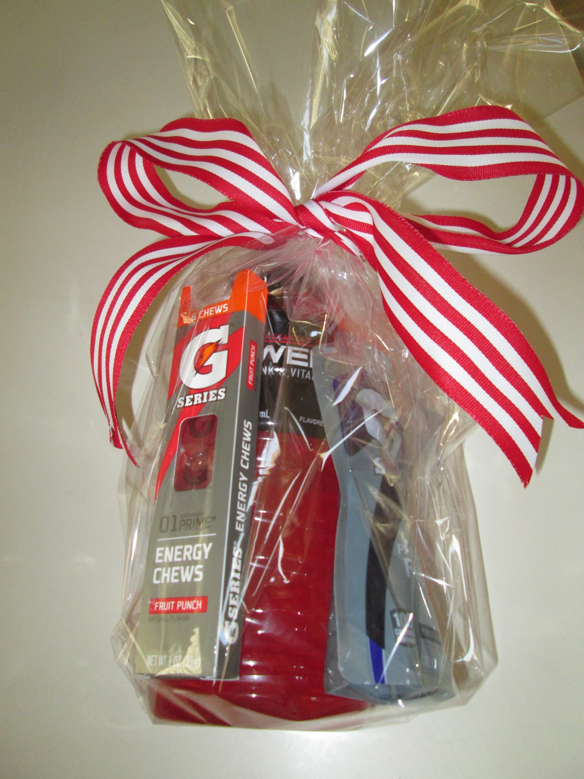 roommom27 Sports Friend Gift Wrap Idea