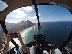 Passeio de helicóptero no Rio.