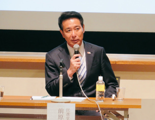 小池百合子(左二)是現任東京都知事,也是首位擔任此職的女性;現時在其創立的政黨——都民第一會中擔任「特別顧問」、希望之黨黨魁 小池百合子(左二)是現任東京都知事,也是首位擔任此職的女性;現時在其創立的政黨——都民第一會中擔任「特別顧問」、希望之黨黨魁