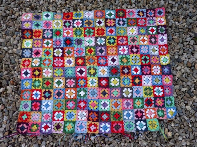 My Rose Valley: Granny squares - now 166 of them