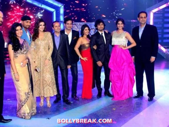 All the famous people on stage - (11) - Femina Miss India Photo Gallery