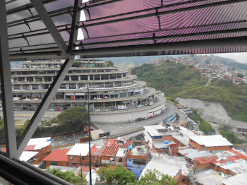 El Helicoide, desde el Metrocable San Agustín. Caracas, 2012