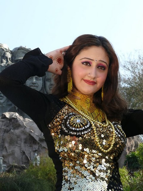 is a cute and marvelous actress, she is a new singer in Pashto music