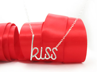 Necklace in argentium sterling silver wire "kiss"