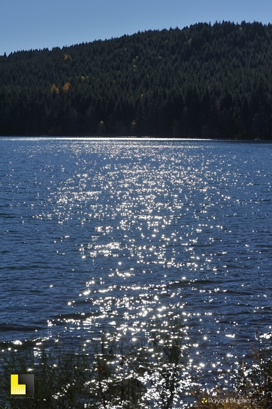 Reflet sur le lac du bouchet photo pascal blachier