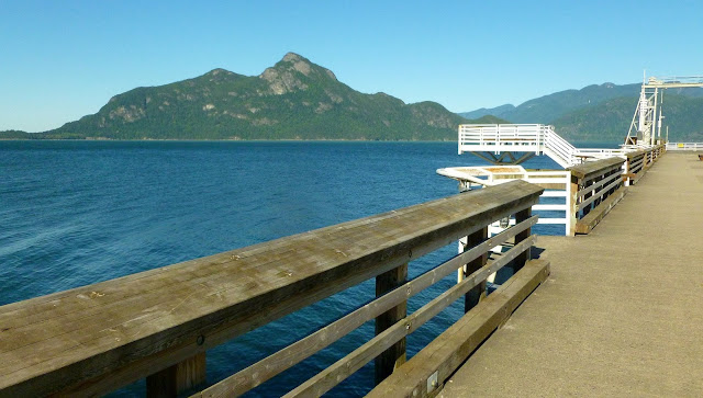 An ersatz ferry dock makes for a great pier at Porteau Cove (2013-07-15)