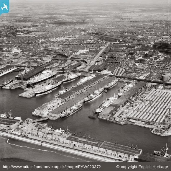 Jan Ford's World On foot around Liverpool Docks (2)
