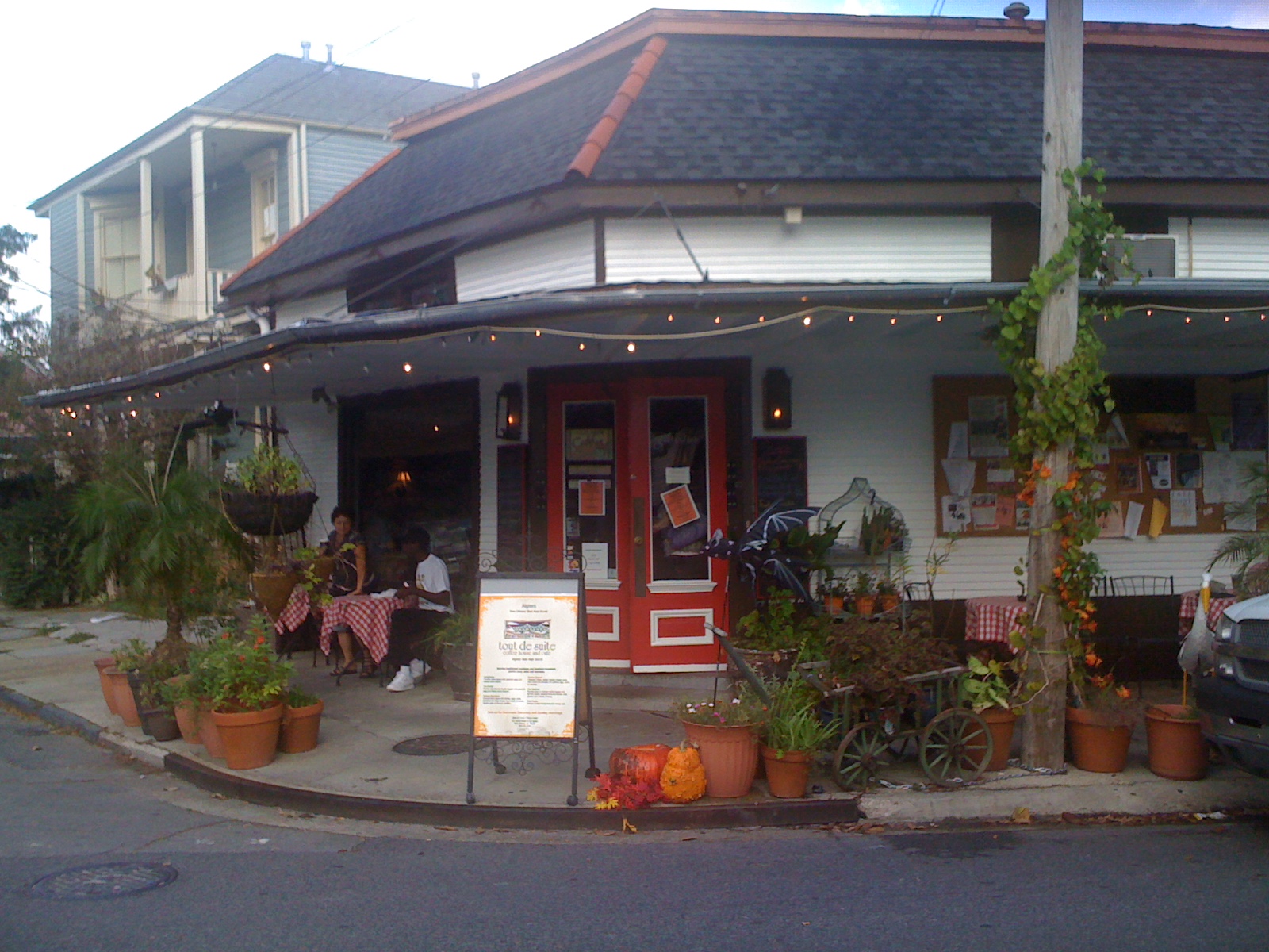 hickswrites New Orleans Dining tout de suite in historic Algiers Point