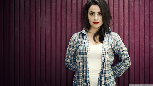 Beautiful Girl wallpaper Beautiful Girl wallpaper