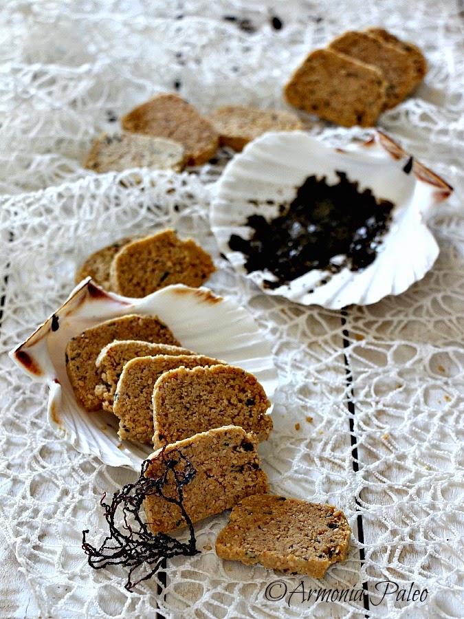 crackers con alghe nori e semi di sesamo