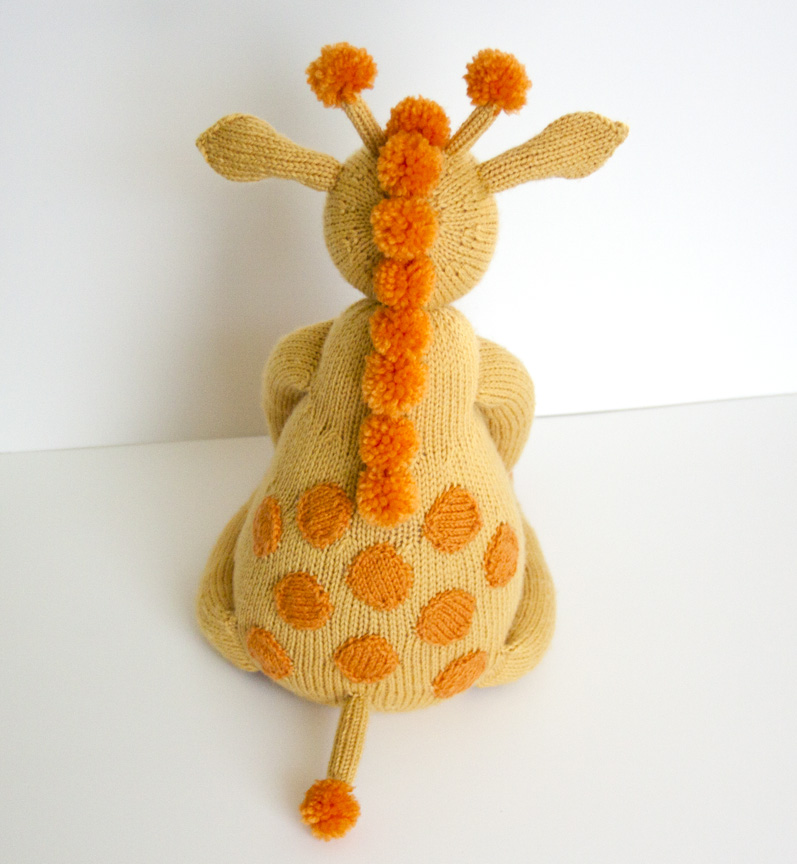 Show and Tell Meg: Finished Object Friday: My Not So Itty-Bitty Giraffe!