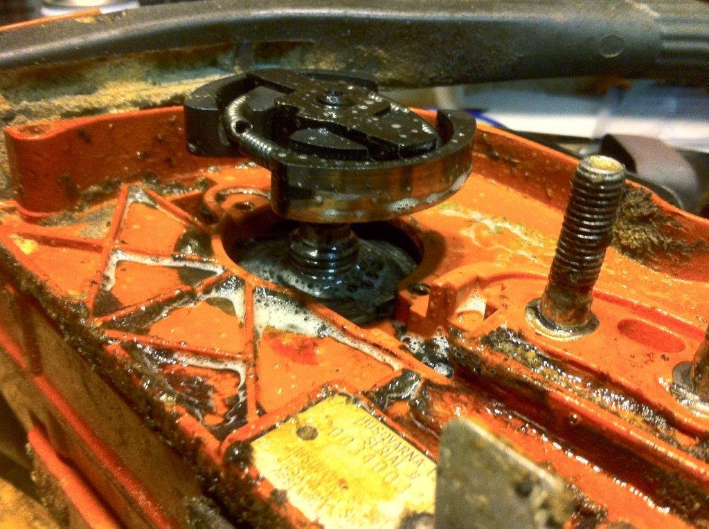 dorkythorpy Chainsaw Chain Keeps Moving at Idle