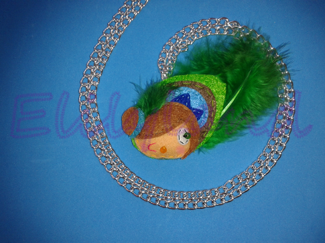 Mini-Elily Muñeca Colgante Fieltro Plumas Broche