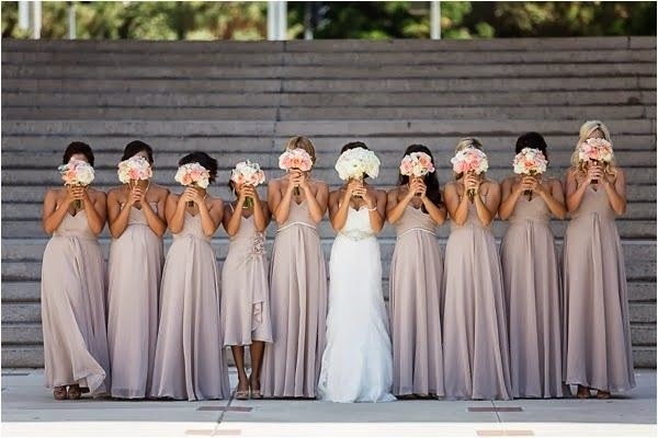 madrinhas com vestidos iguais madrinhas e noivas juntas