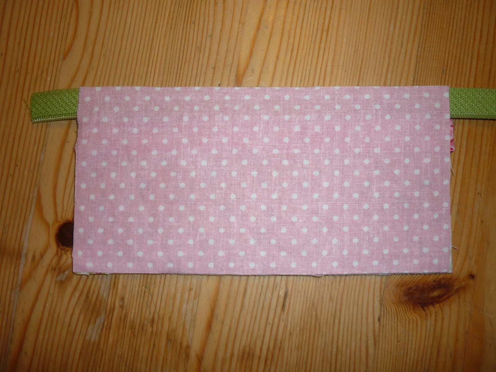 Nahspielerei Anleitung Fur Eine Schnullertasche Pyramidentasche Dreiecktaschchen Triangeltasche