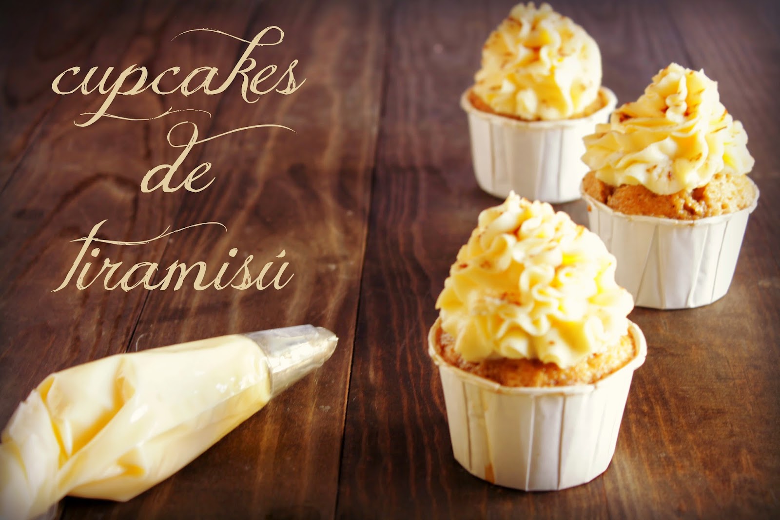 http://www.happybakery.es/2014/04/cupcakes-de-tiramisu.html