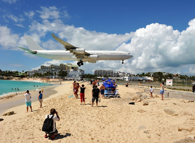 Tocando el avión: aterrizajes extremos en Maho Beach, San Martín