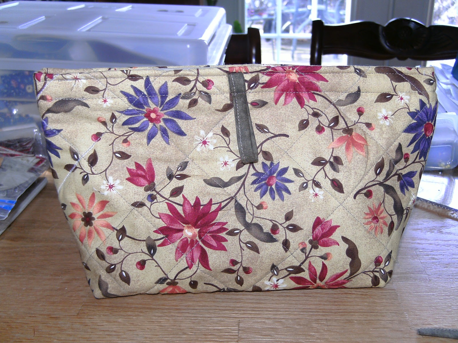 A Stitch In Chimes Quilted Travel Bag / Sewing Bag Tutorial