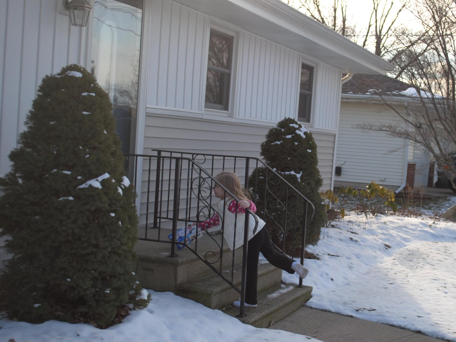 Life of a Modern Mom Ding Dong Ditch!