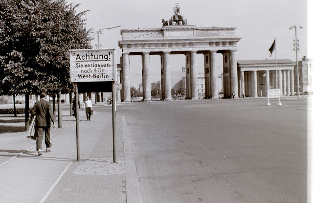 Stunning Image of Brandenburg Gate in 1959 