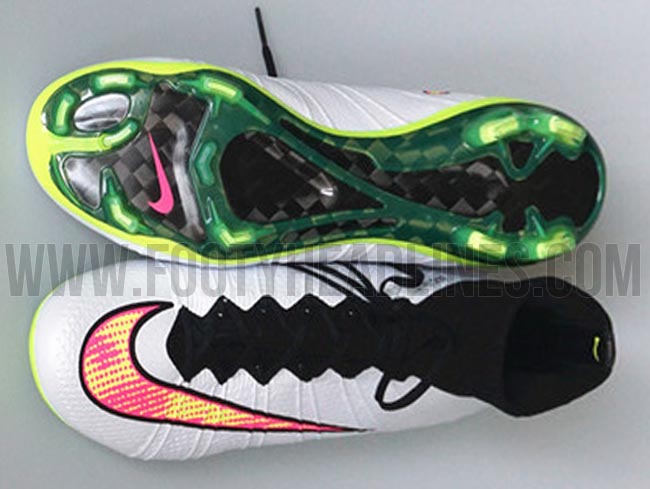 white nike mercurial superfly boot