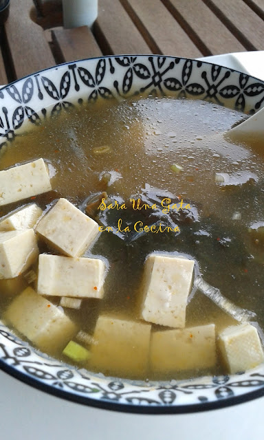 Sopa De Miso Con Tofu Y Wakame

