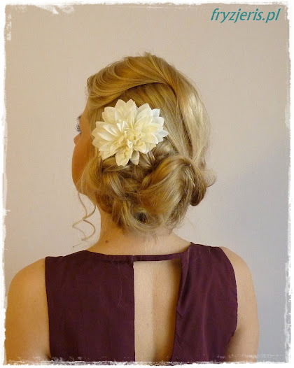 fryzura ślubna z kwiatem