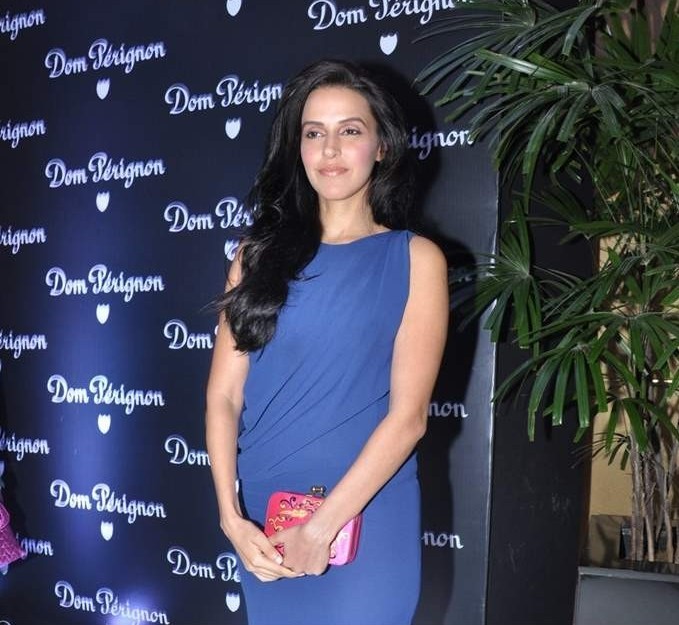 Neha+dhupia+kiss+hq