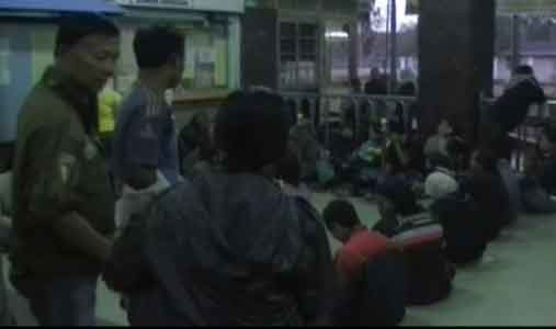 Hafidz Punya Cerita Mengantri Tiket Kereta Api Stasiun Hafidz Punya Cerita Mengantri Tiket Kereta Api Stasiun