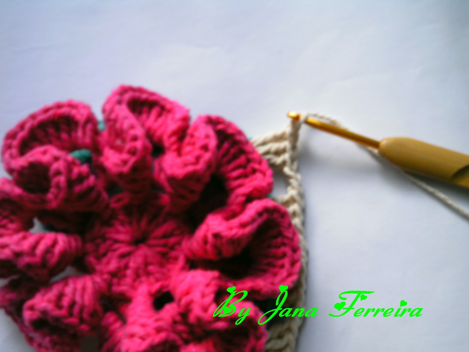 Cantinho da Jana Passo a passo de como emendar quadrado em crochê