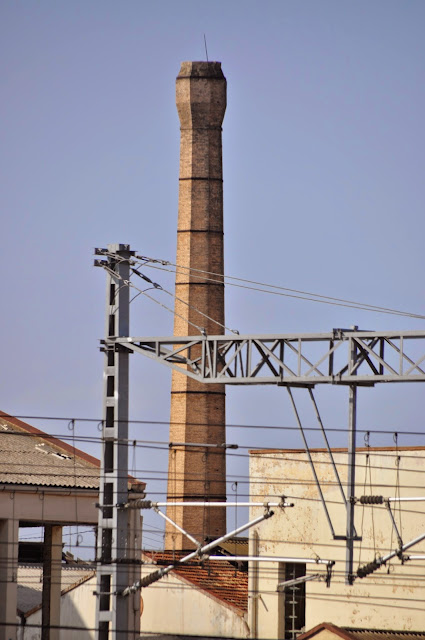 València, arena y cal: Chimeneas industriales de ladrillo.