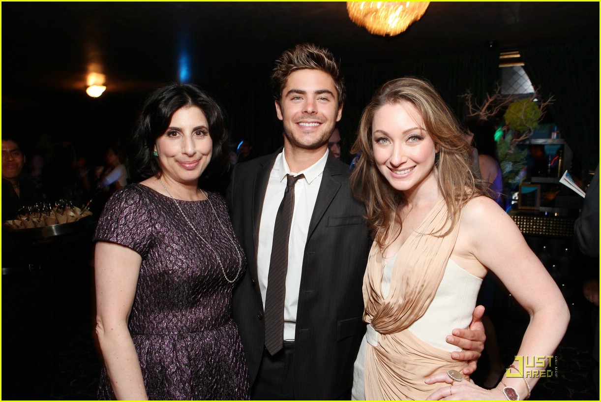 http://3.bp.blogspot.com/-wPue3bep4n4/Tc2GPzP8ZuI/AAAAAAAAXUI/Bi0LNedRQ7Q/s1600/zac-efron-housing-awards-05.jpg
