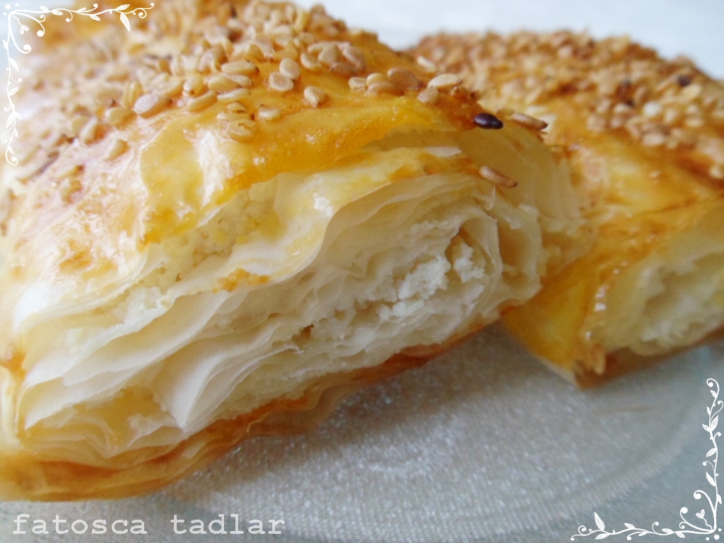 fatosca tadlar BAKLAVA YUFKASIYLA LOR PEYNİRLİ BÖREK